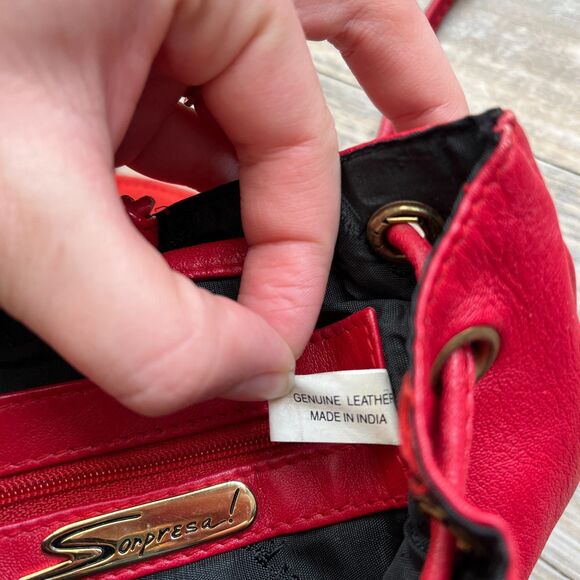 Vintage Leather Bag Lipstick Red 70s 90s Sopresa! Buckle Bucket Bag Small Funky - Picture 5 of 10